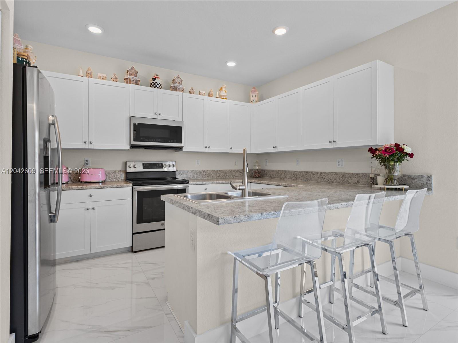 3347 W 106th Ter, Hialeah FL 33018 photo 2