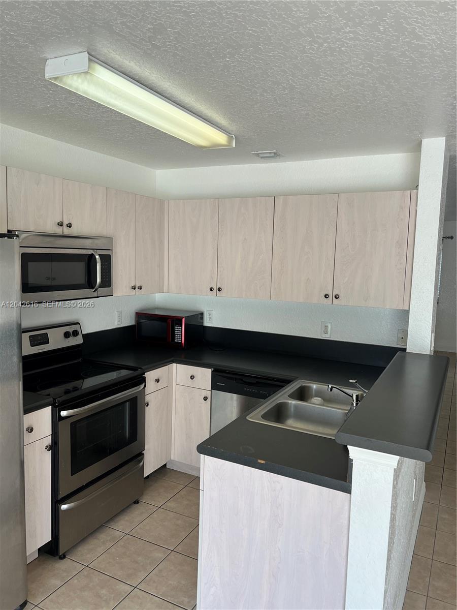 183 Hidden Ct Rd # 33, Hollywood FL 33023 photo 5