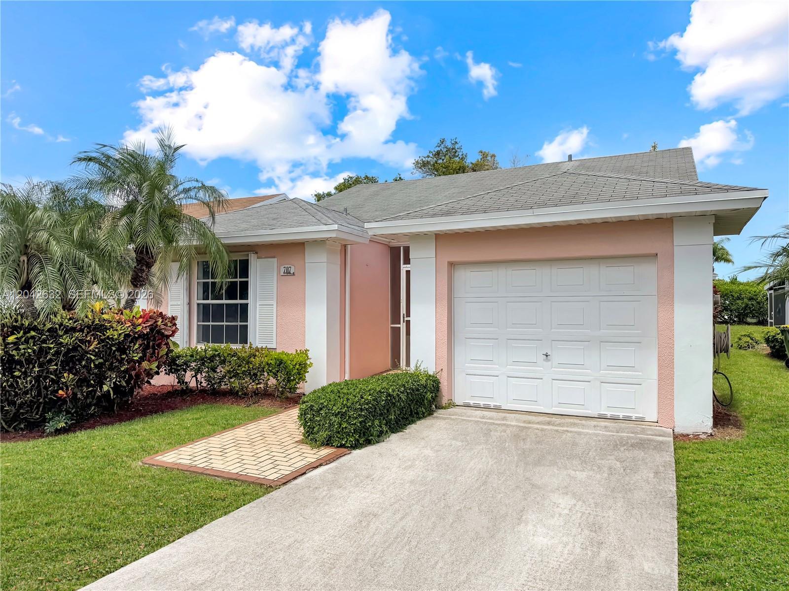707 SE 22nd Dr, Homestead FL 33033 photo 2