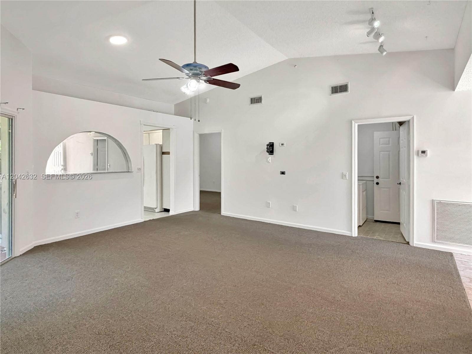 707 SE 22nd Dr, Homestead FL 33033 photo 4