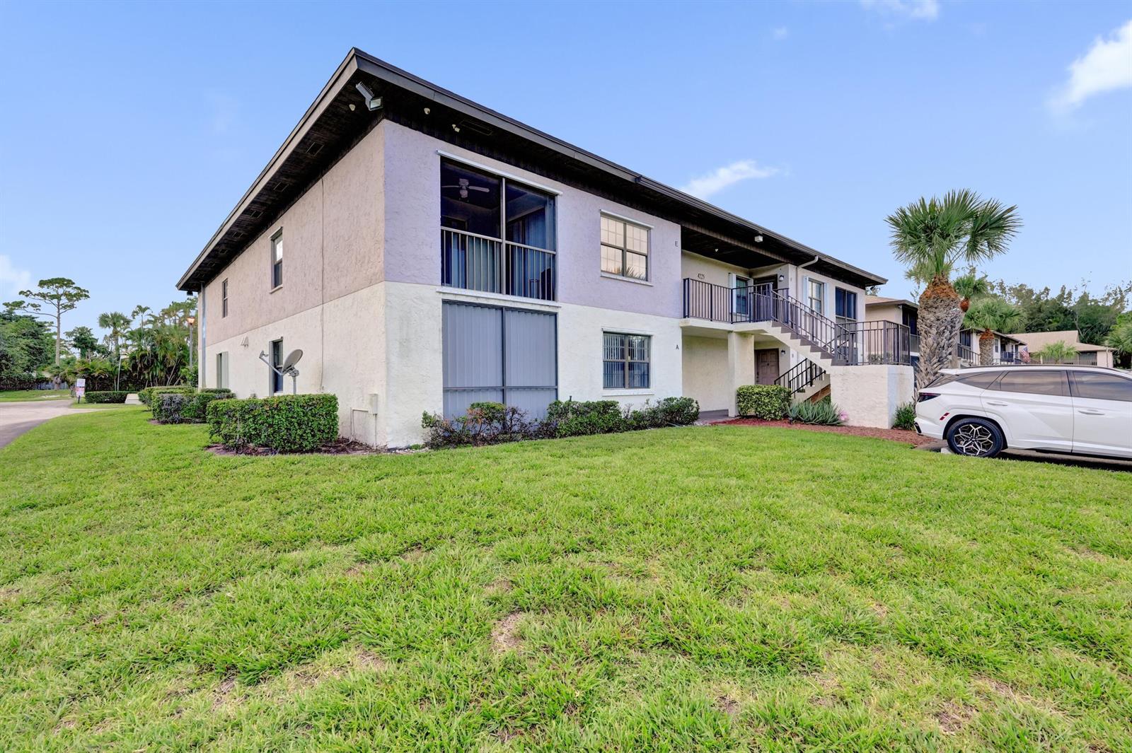 4225 S 57th Avenue, FL 33463