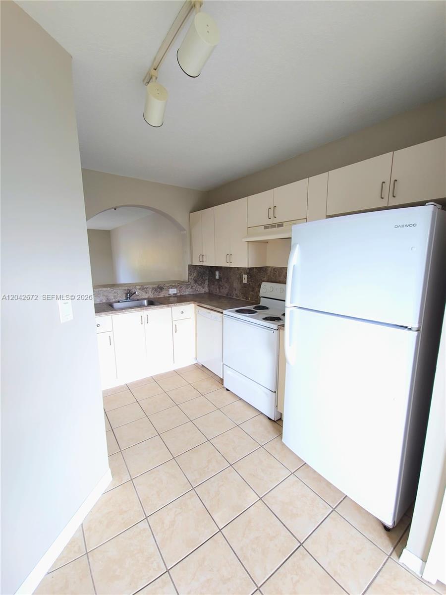 990 NE 33rd Ter # 102, Homestead FL 33033 photo 5