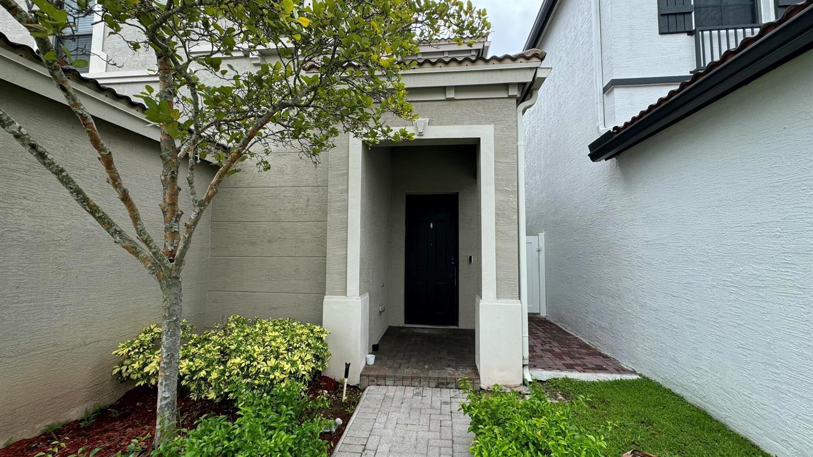 19103 NE 8th Court, Miami FL 33179 photo 2