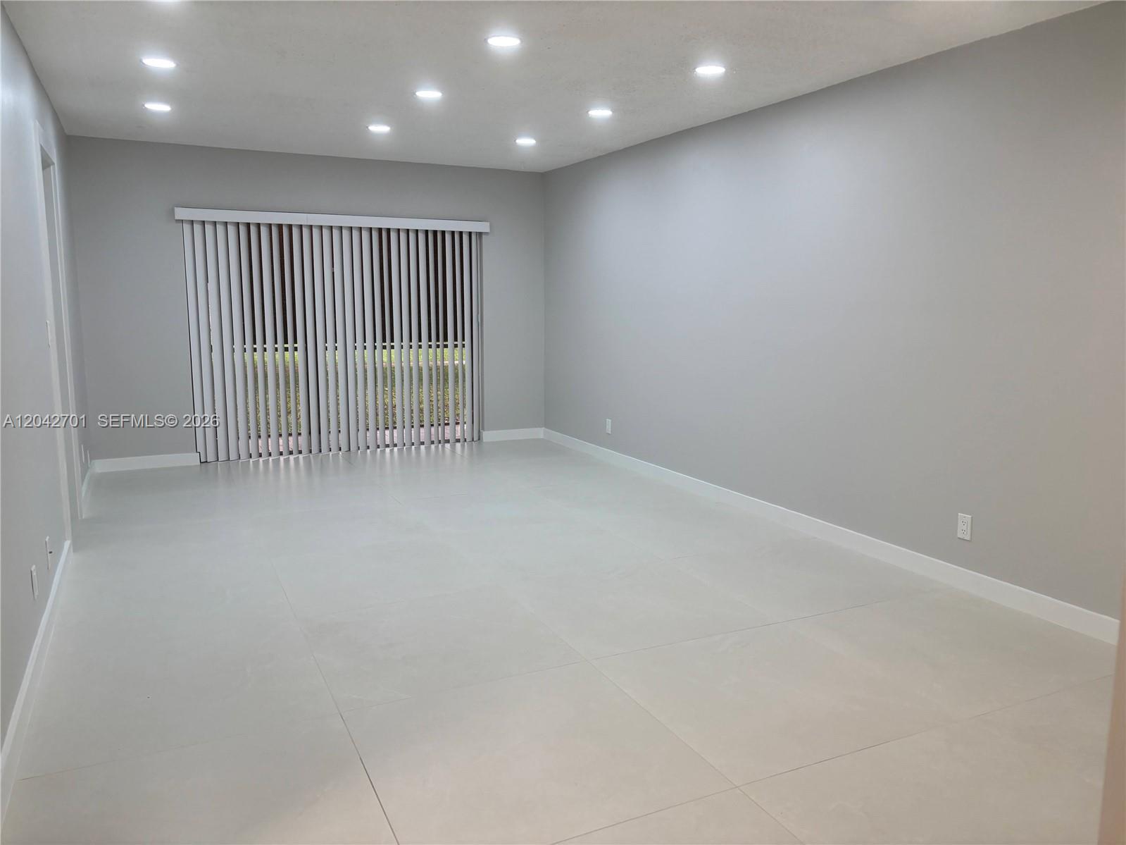 300 Berkley Rd # 103, Hollywood FL 33024 photo 3