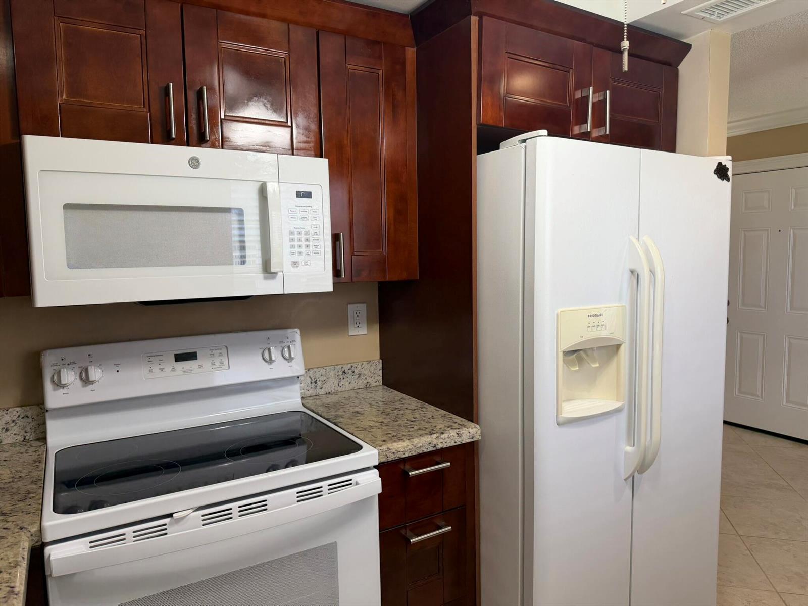 119 Burgundy C, Delray Beach FL 33484 photo 3