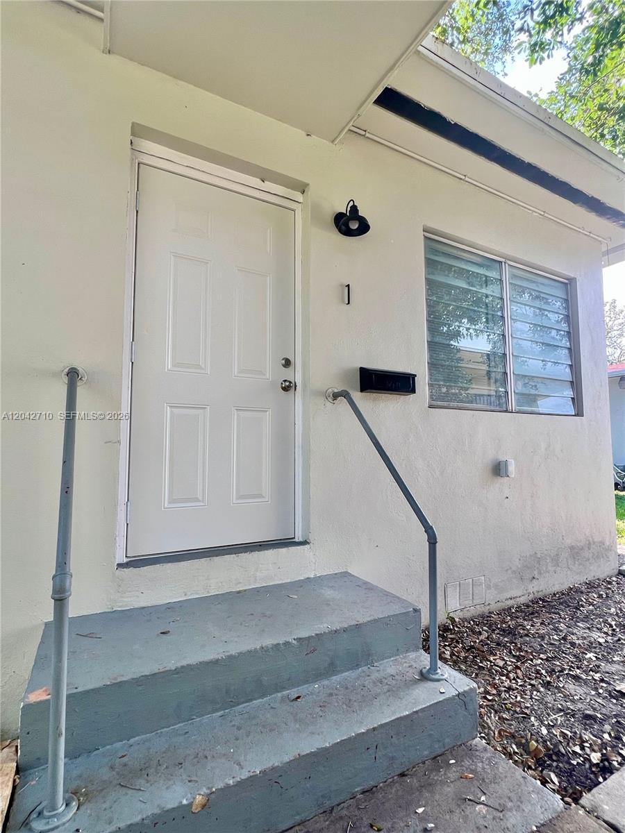 962 NW 6th St # 1, Miami FL 33136 photo 2