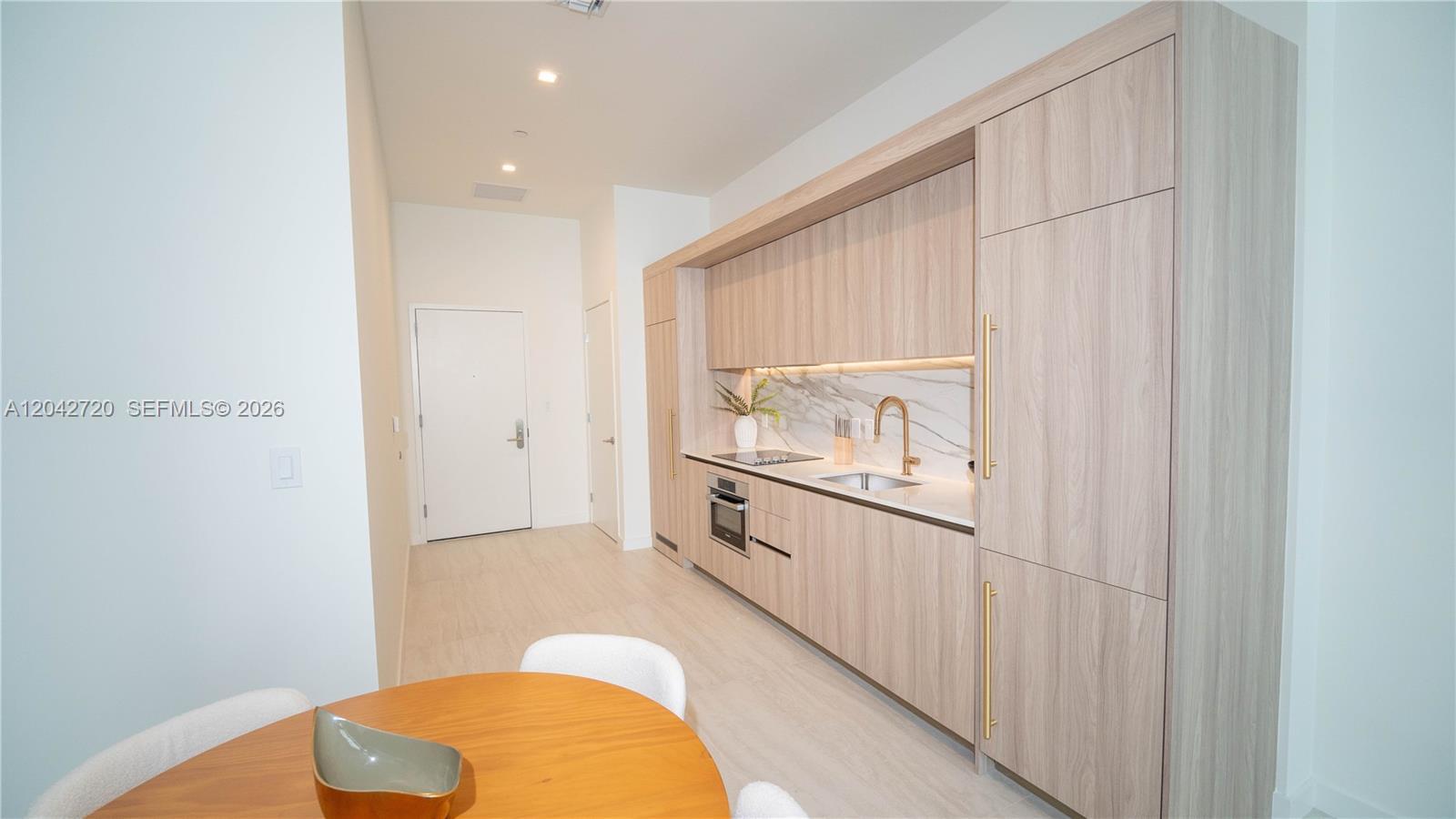 77 SE 5th St # 311, Miami FL 33131 photo 2