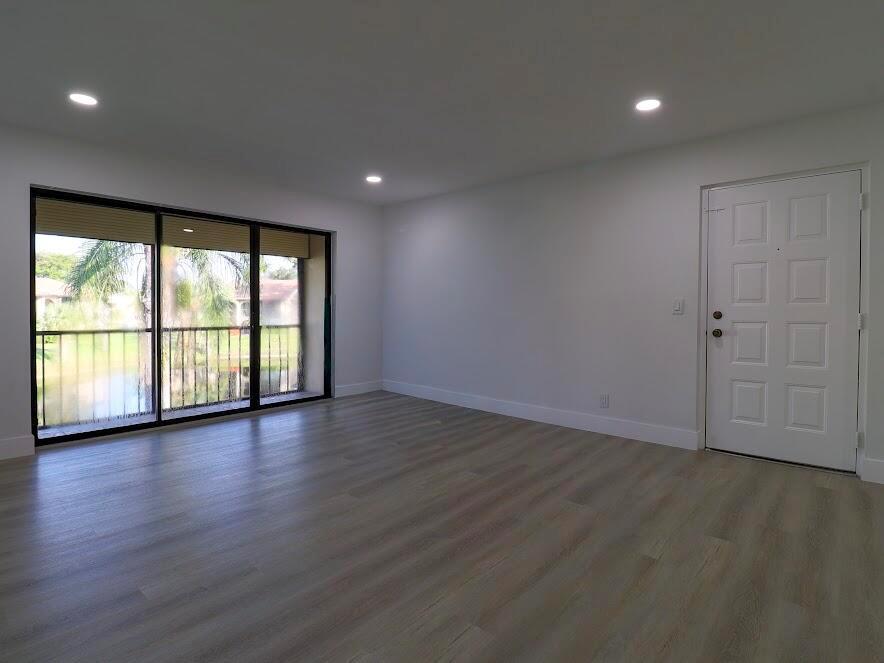614 Sea Pine Way # H2, FL 33415 photo 2