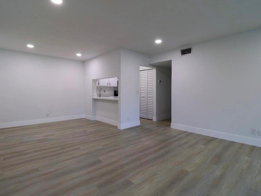 614 Sea Pine Way # H2, FL 33415 photo 3