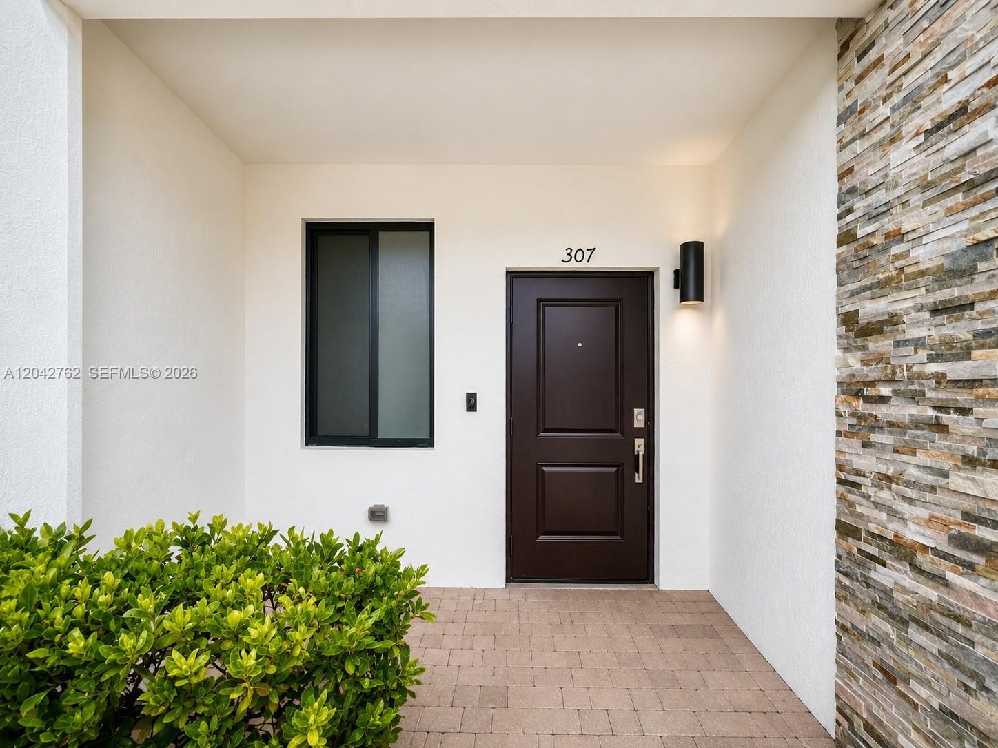 307 NE 208th Ter, Miami FL 33179 photo 2