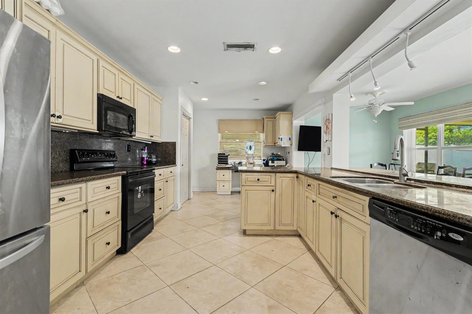 3201 Liberty Street, Hollywood FL 33021 photo 2
