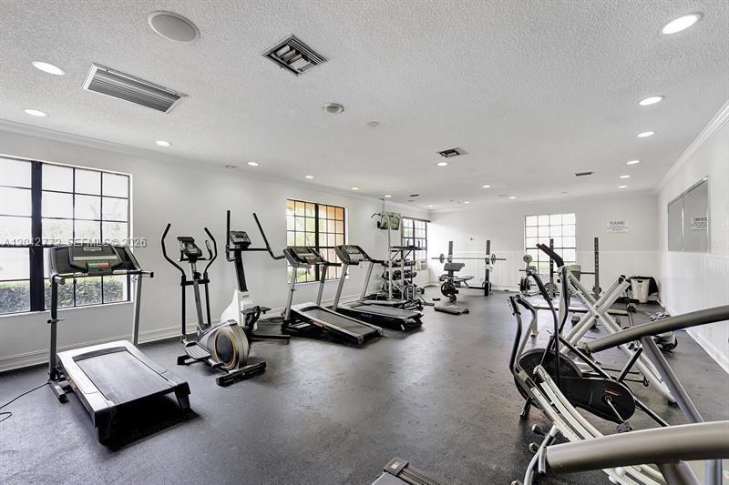 5721 Riverside Dr, Coral Springs FL 33067 photo 2