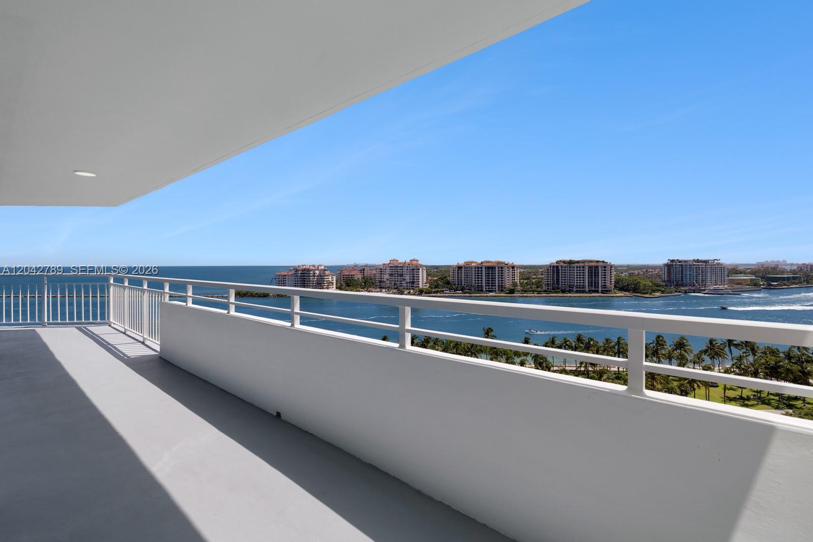 400 S Pointe Dr, Miami Beach FL 33139 photo 2
