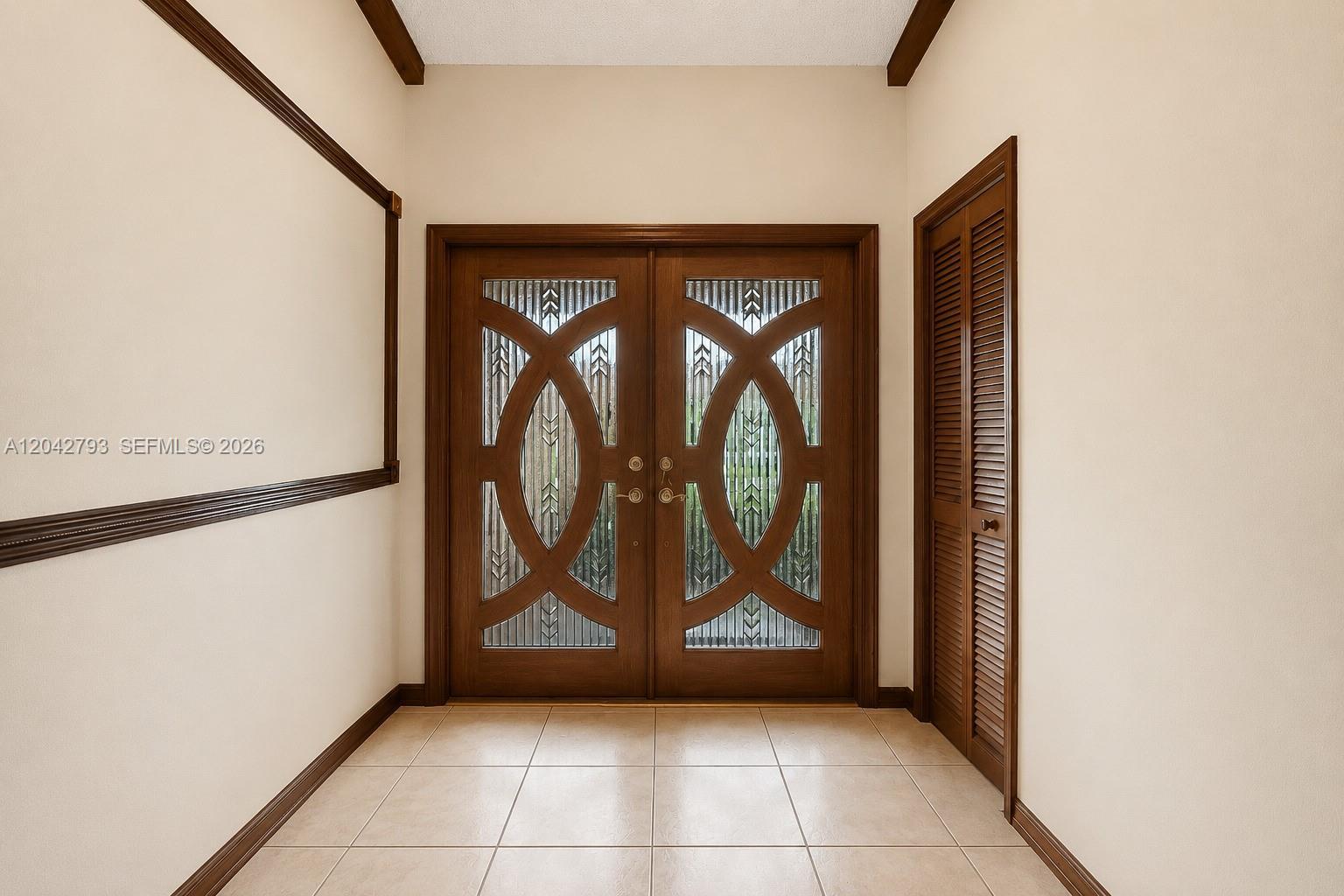 7365 N Augusta Dr, Hialeah FL 33015 photo 3