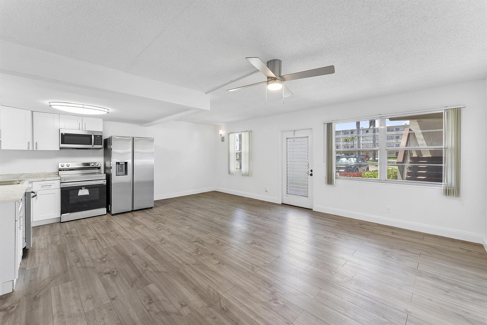 1052 Hythe C, Boca Raton FL 33434 photo 4