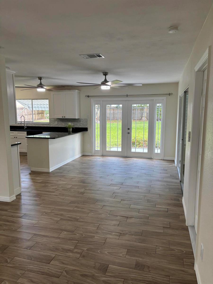 1921 SE Oxmoor Terrace, Port St. Lucie FL 34952 photo 2