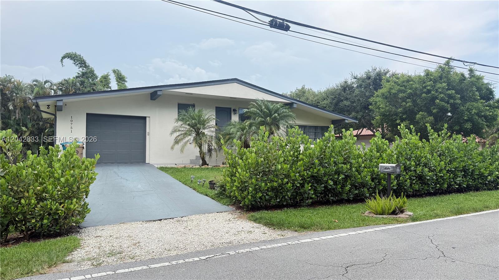 10751 SW 48th St, Davie FL 33328 photo 2