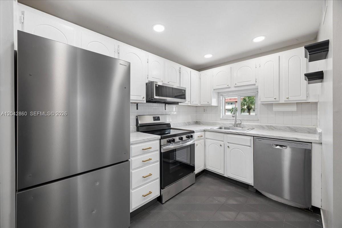 800 S Hollybrook Dr # 205, Pembroke Pines FL 33025 photo 3