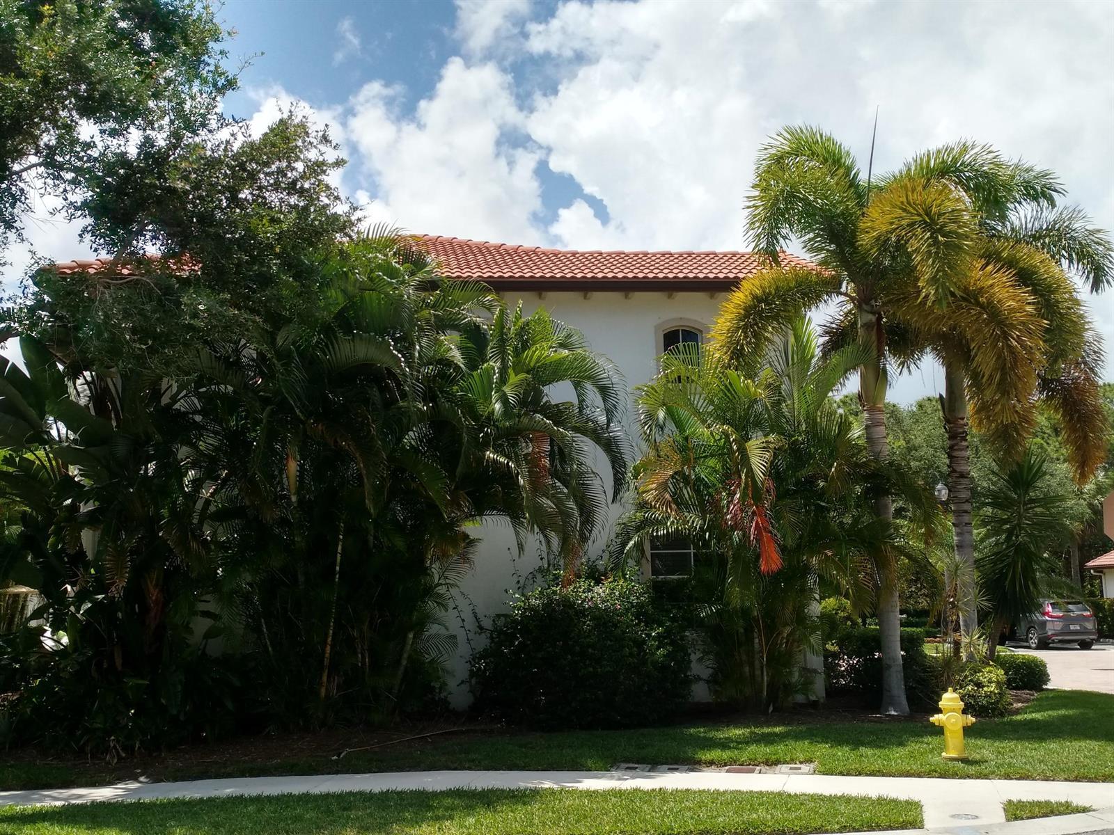 521 Tomahawk Court, Palm Beach Gardens FL 33410 photo 2