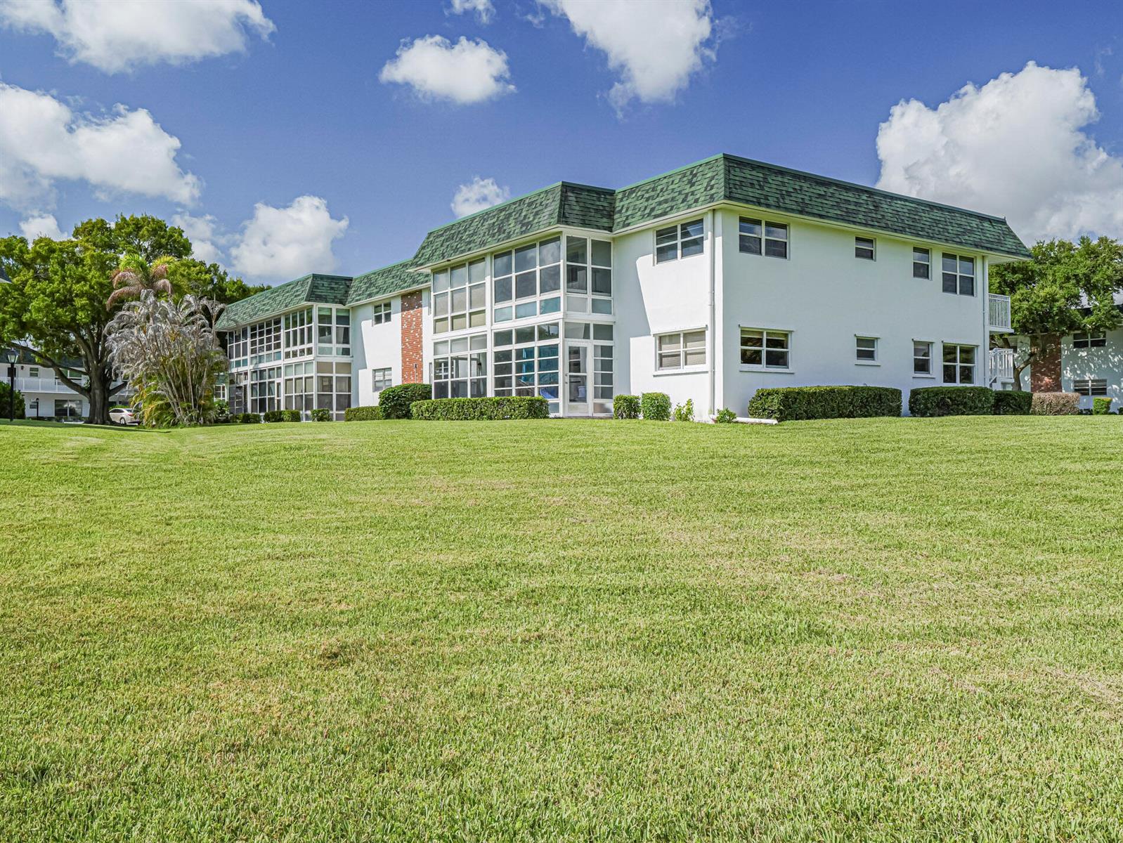 2800 Indian River Boulevard, Vero Beach FL 32960 photo 2