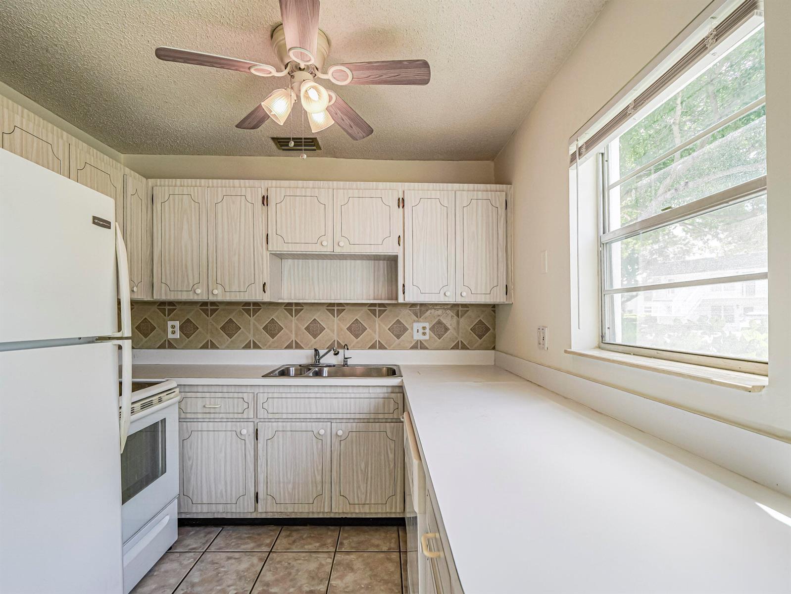 2800 Indian River Boulevard, Vero Beach FL 32960 photo 5