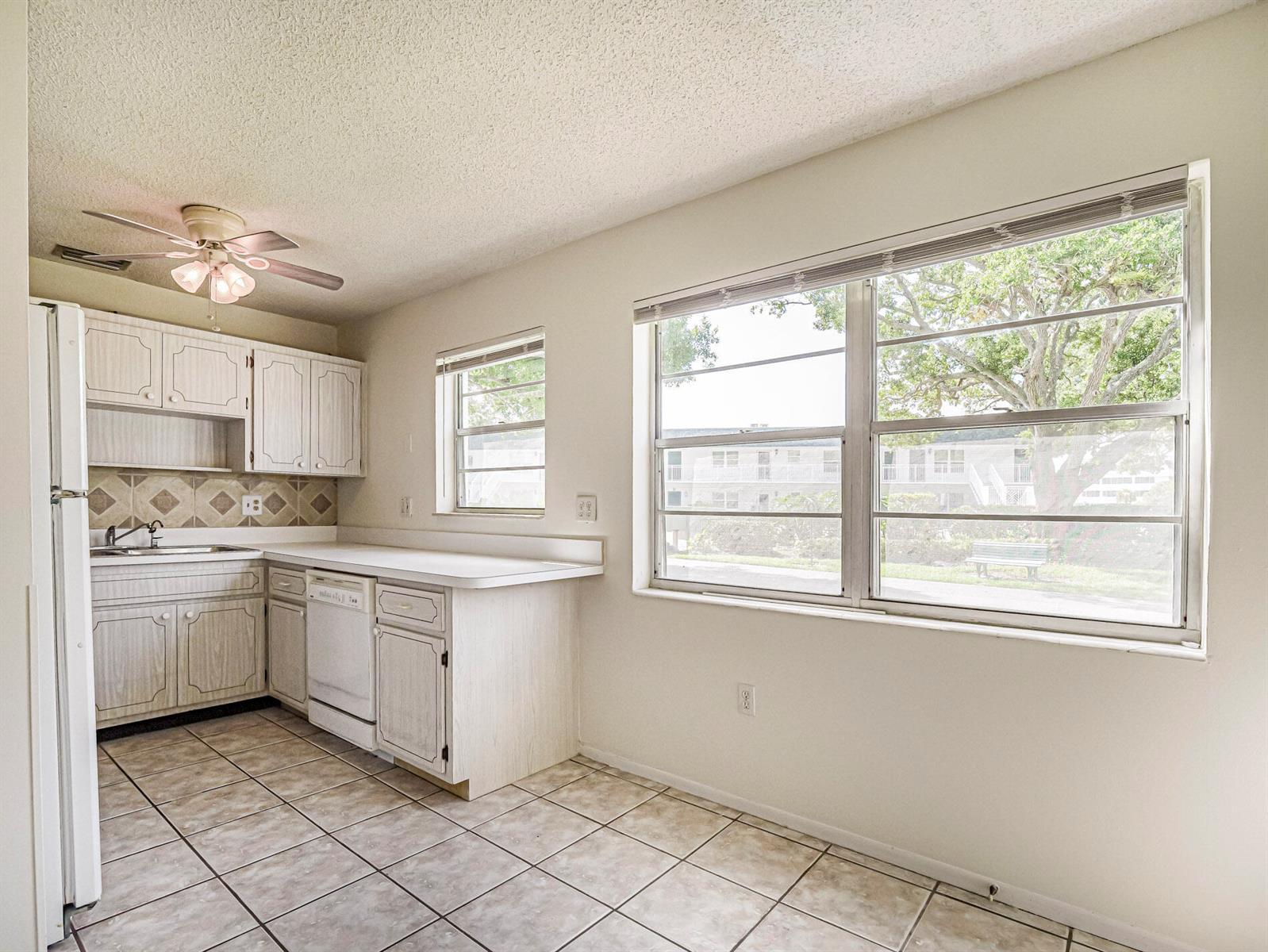 2800 Indian River Boulevard, Vero Beach FL 32960 photo 4