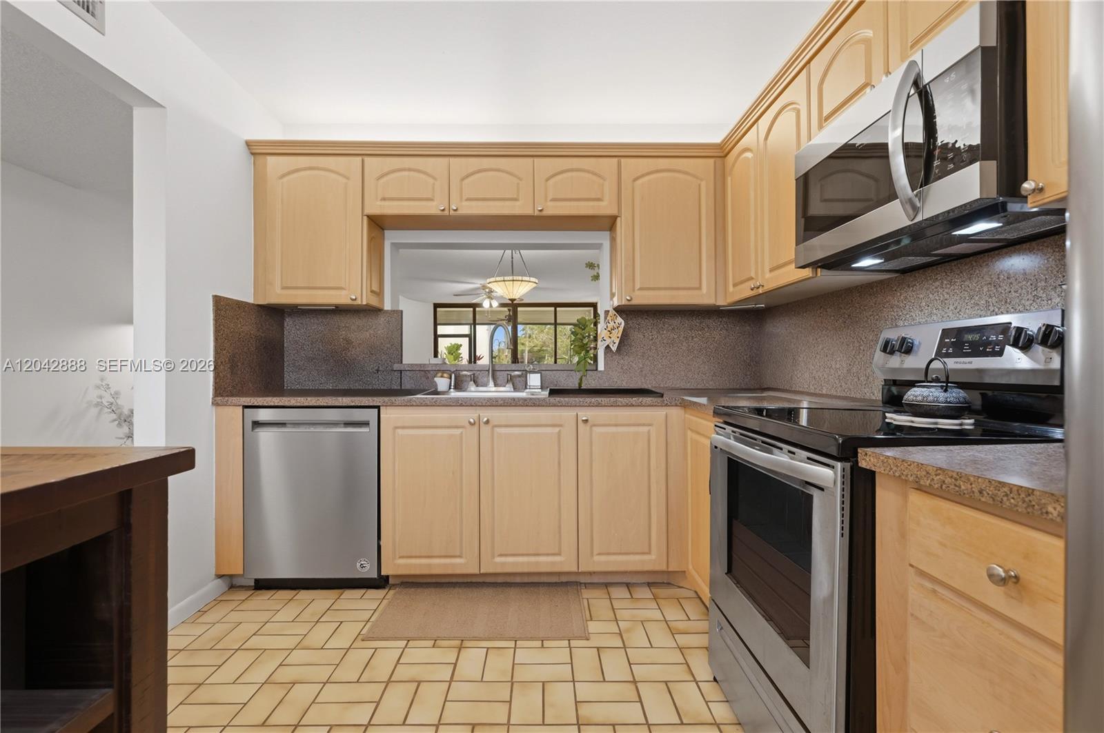 11230 Taft St # 11230, Pembroke Pines FL 33026 photo 4