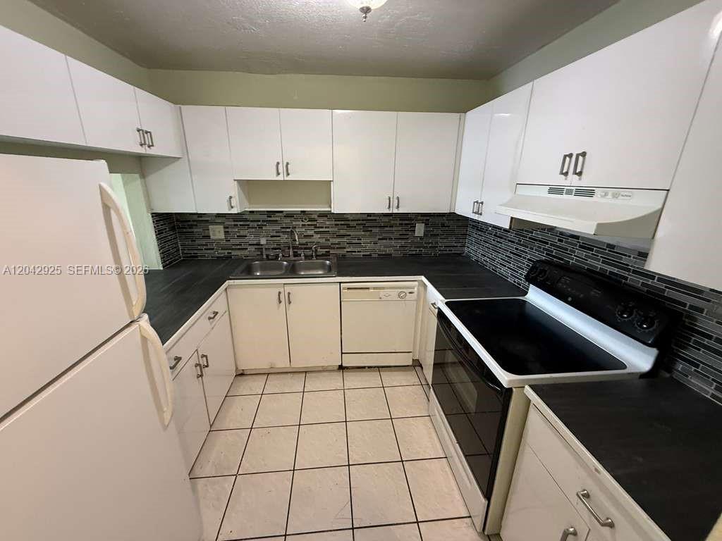 1900 W 68th St # G308, Hialeah FL 33014