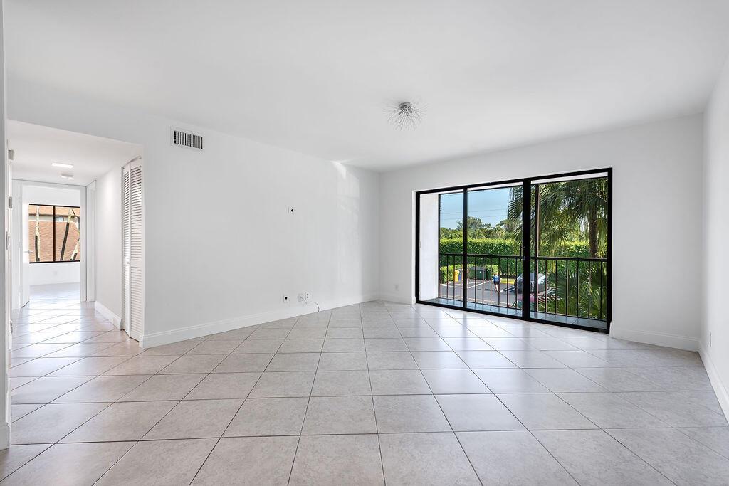 617 Sea Pine Way # D2, FL 33415 photo 2