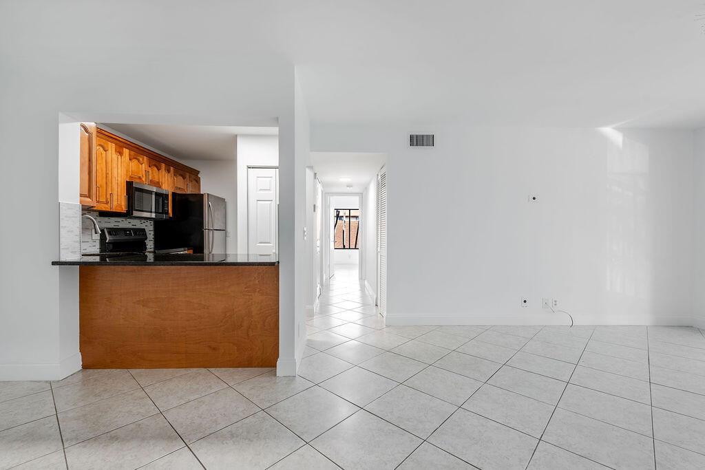 617 Sea Pine Way # D2, FL 33415