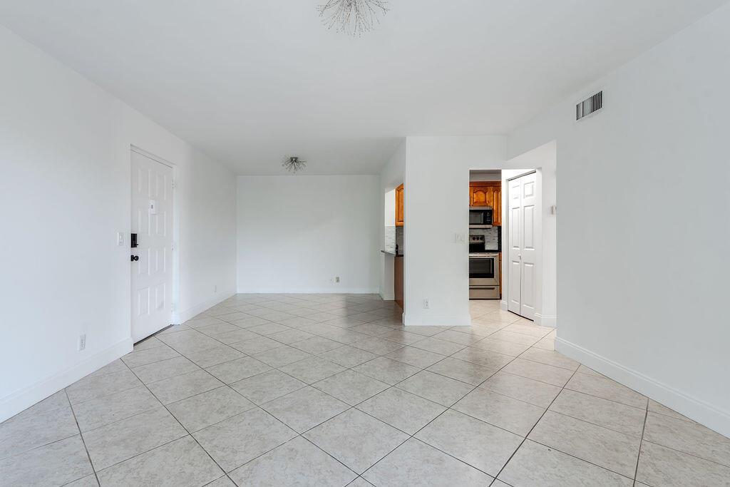 617 Sea Pine Way # D2, FL 33415 photo 5