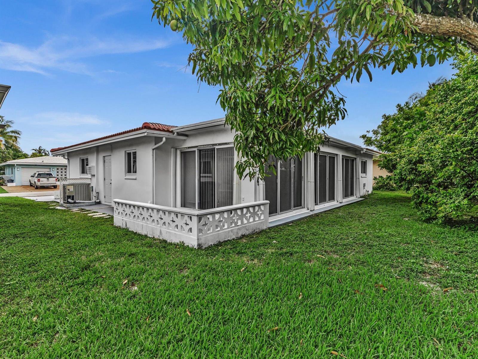5715 NW 86th Avenue, Tamarac FL 33321 photo 3