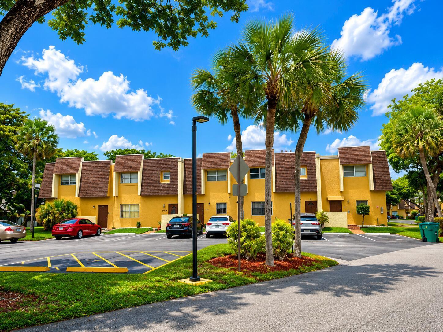 5728 5728 Blueberry Ct, Unit #38 Circle, Lauderhill FL 33313 photo 3