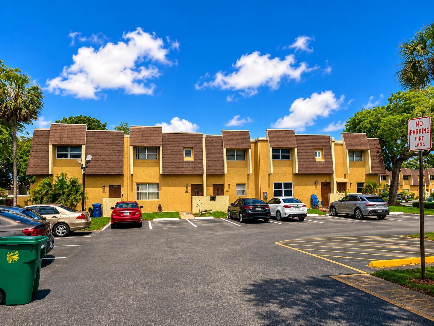 5728 5728 Blueberry Ct, Unit #38 Circle, Lauderhill FL 33313 photo 4