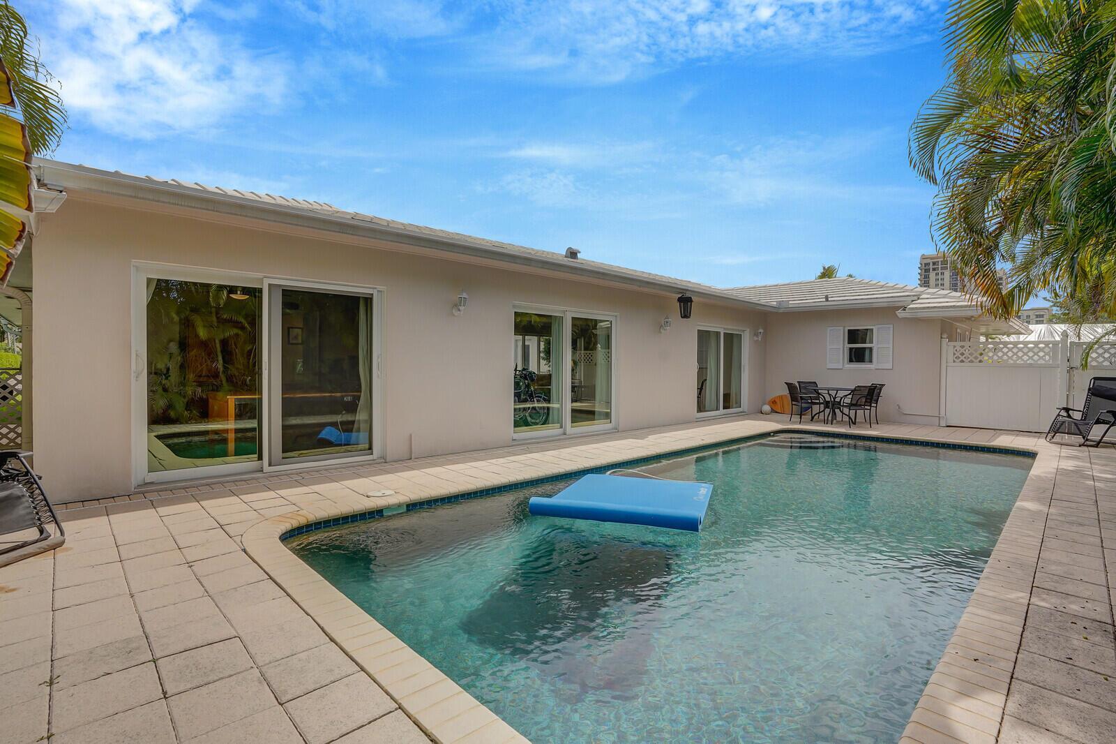 1211 Bimini Lane, Singer Island FL 33404 photo 2