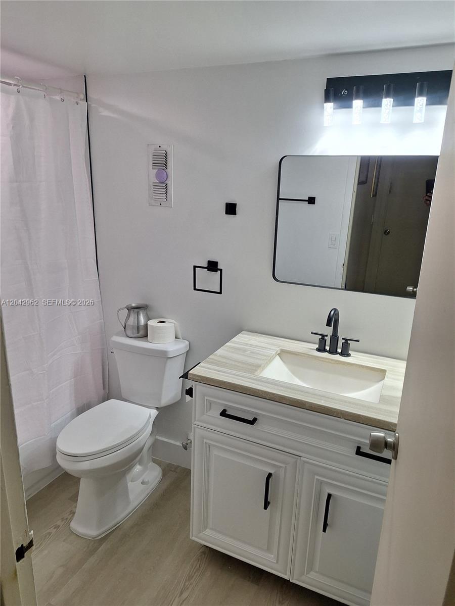 16950 W Dixie Hwy A335 Hwy # 335, North Miami Beach FL 33160 photo 2