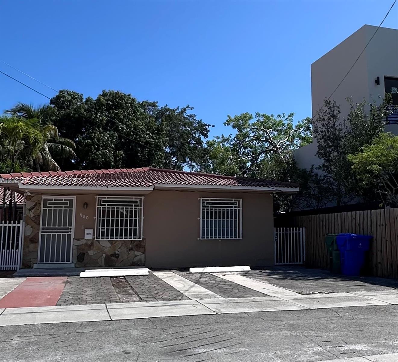 980 SW 10th St # 980, Miami FL 33130