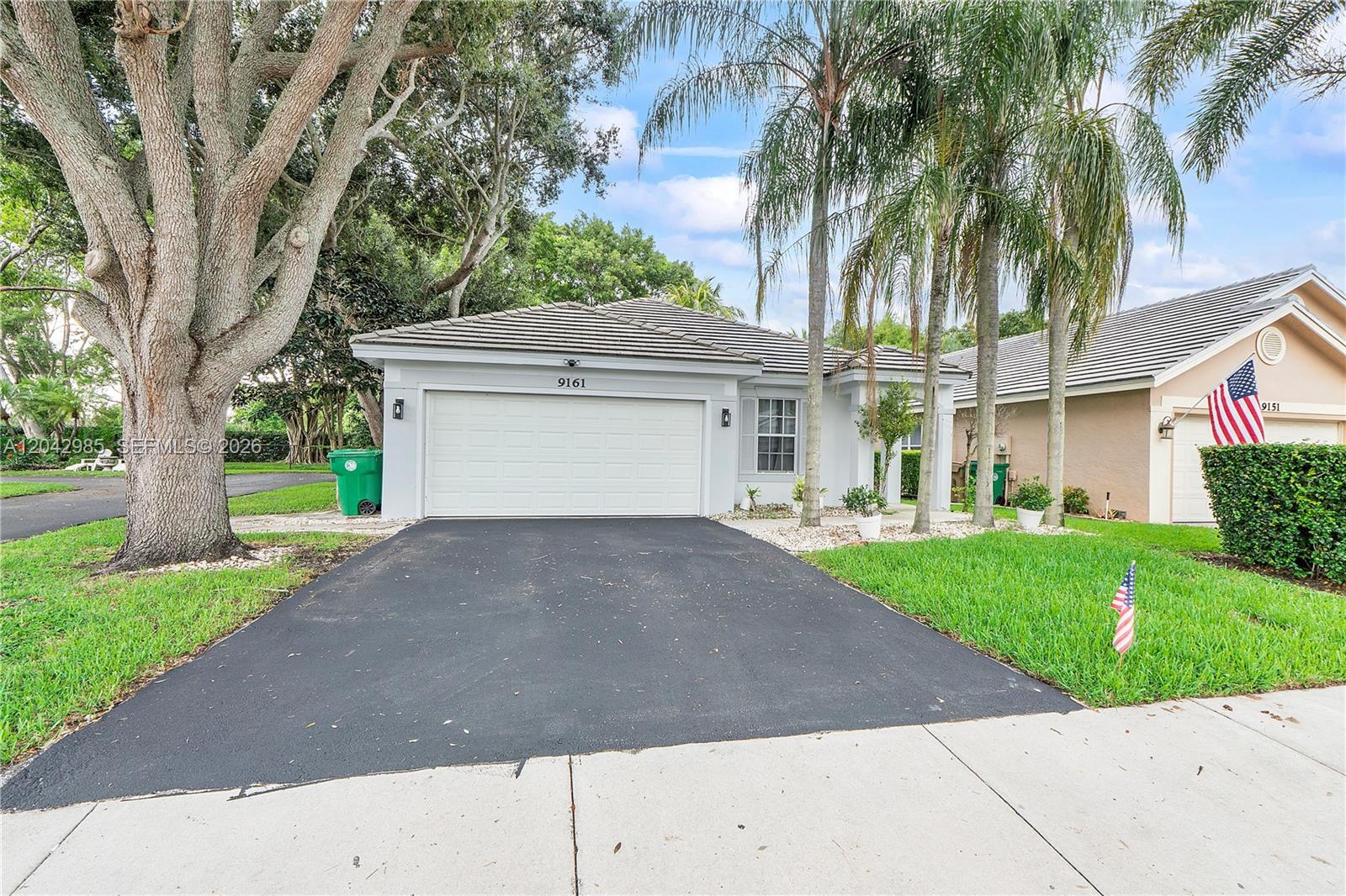 9161 Lake Park Cir N, Davie FL 33328 photo 2