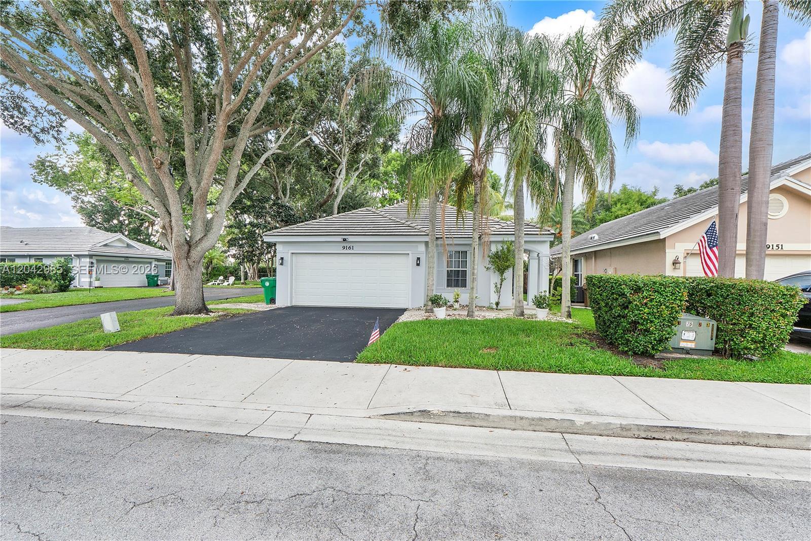 9161 Lake Park Cir N, Davie FL 33328 photo 3