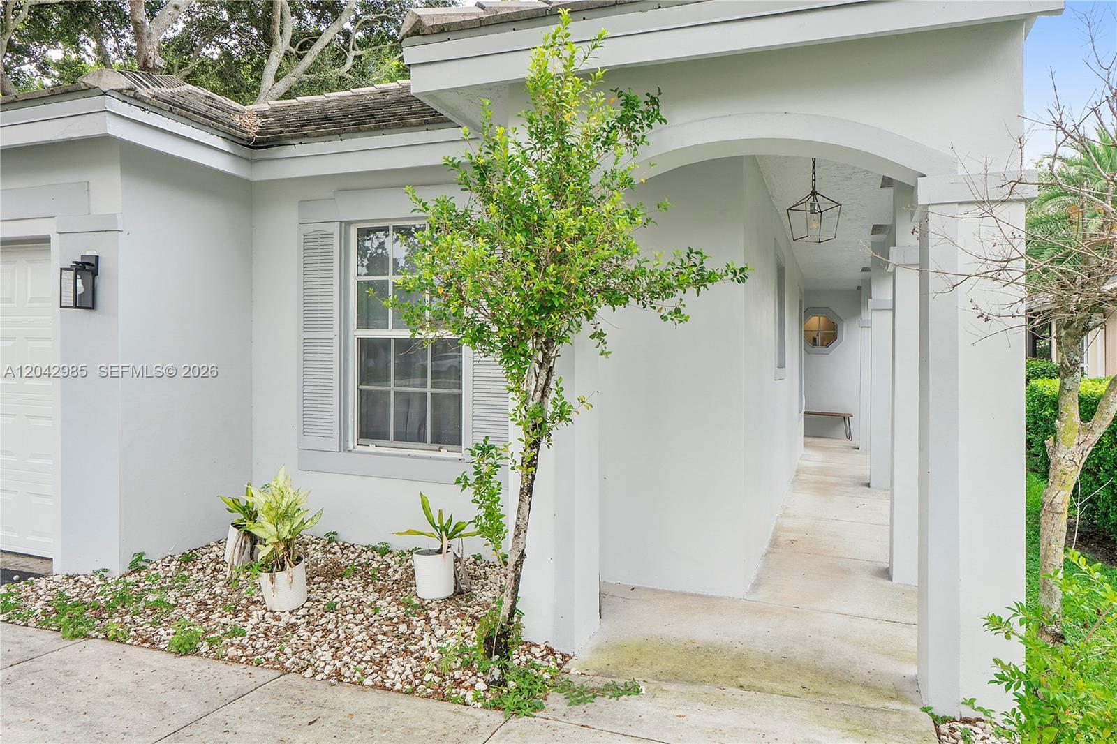 9161 Lake Park Cir N, Davie FL 33328 photo 4