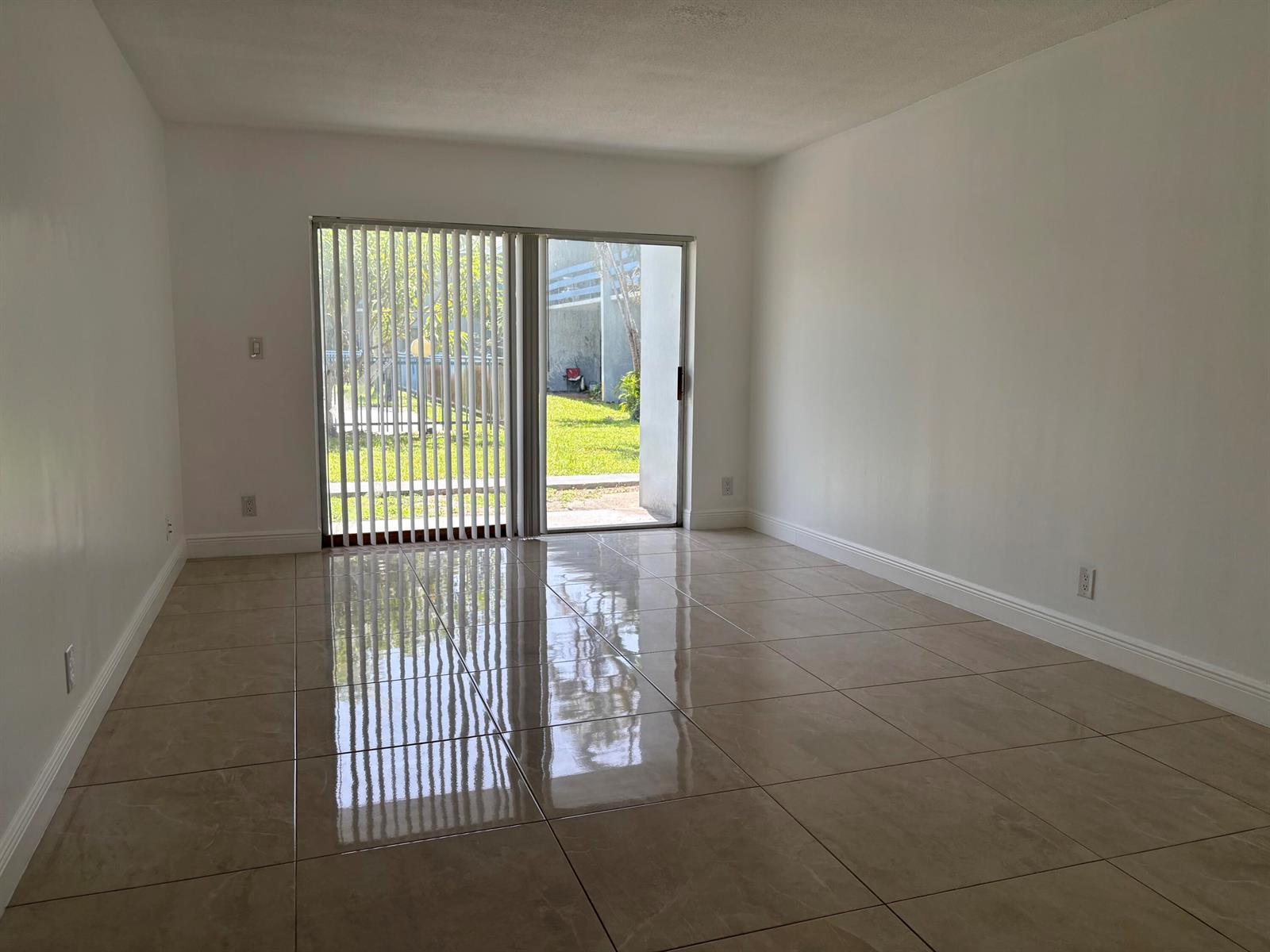 491 NW 42nd Avenue Apt 14, Plantation FL 33317 photo 3