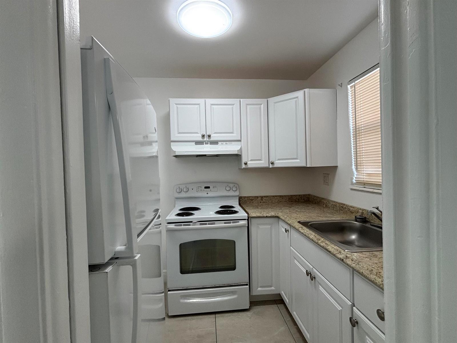 491 NW 42nd Avenue Apt 14, Plantation FL 33317 photo 4