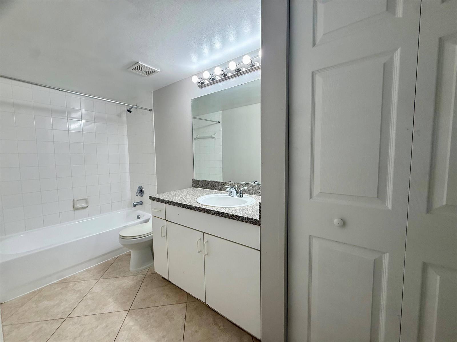 5065 Wiles Road # 105, Coconut Creek FL 33073 photo 2