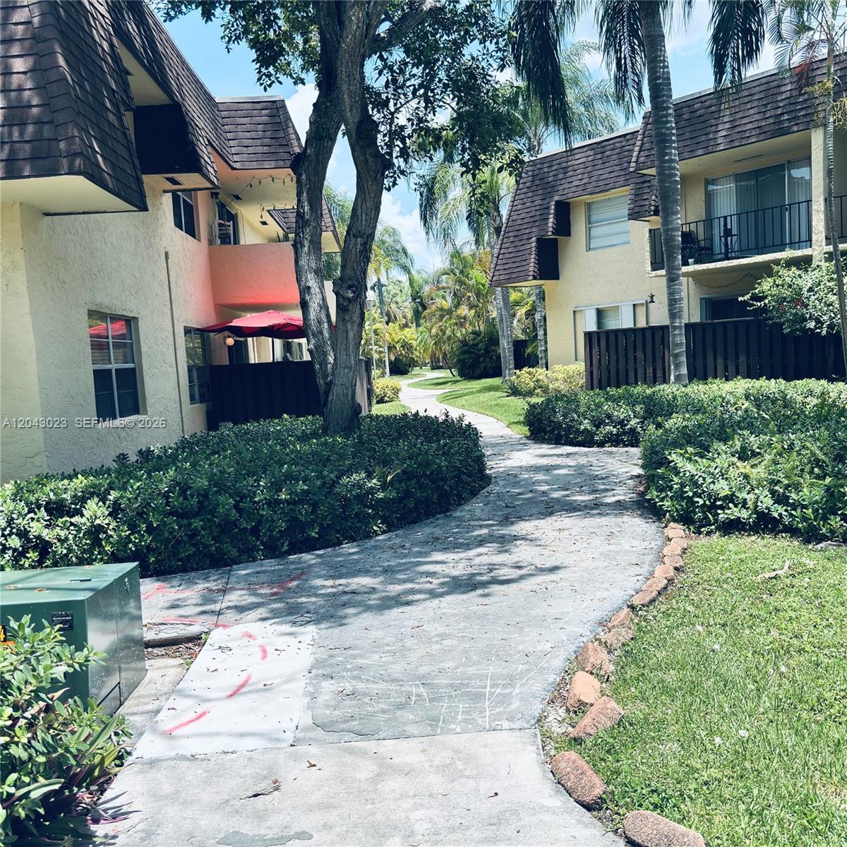 13710 SW 90th Ave # 4, Miami FL 33176 photo 2