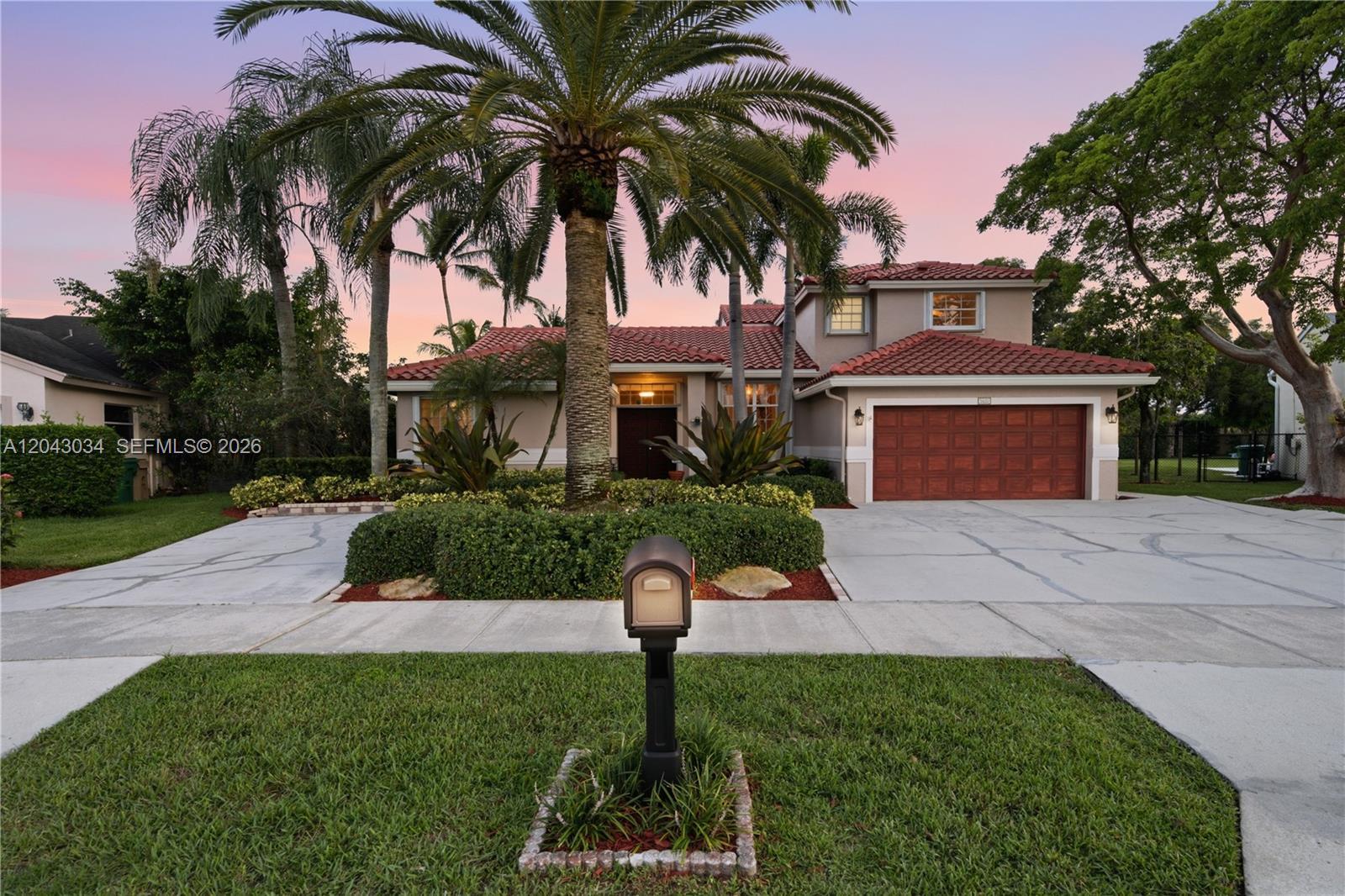 9830 SW 15th Dr, Davie FL 33324 photo 2