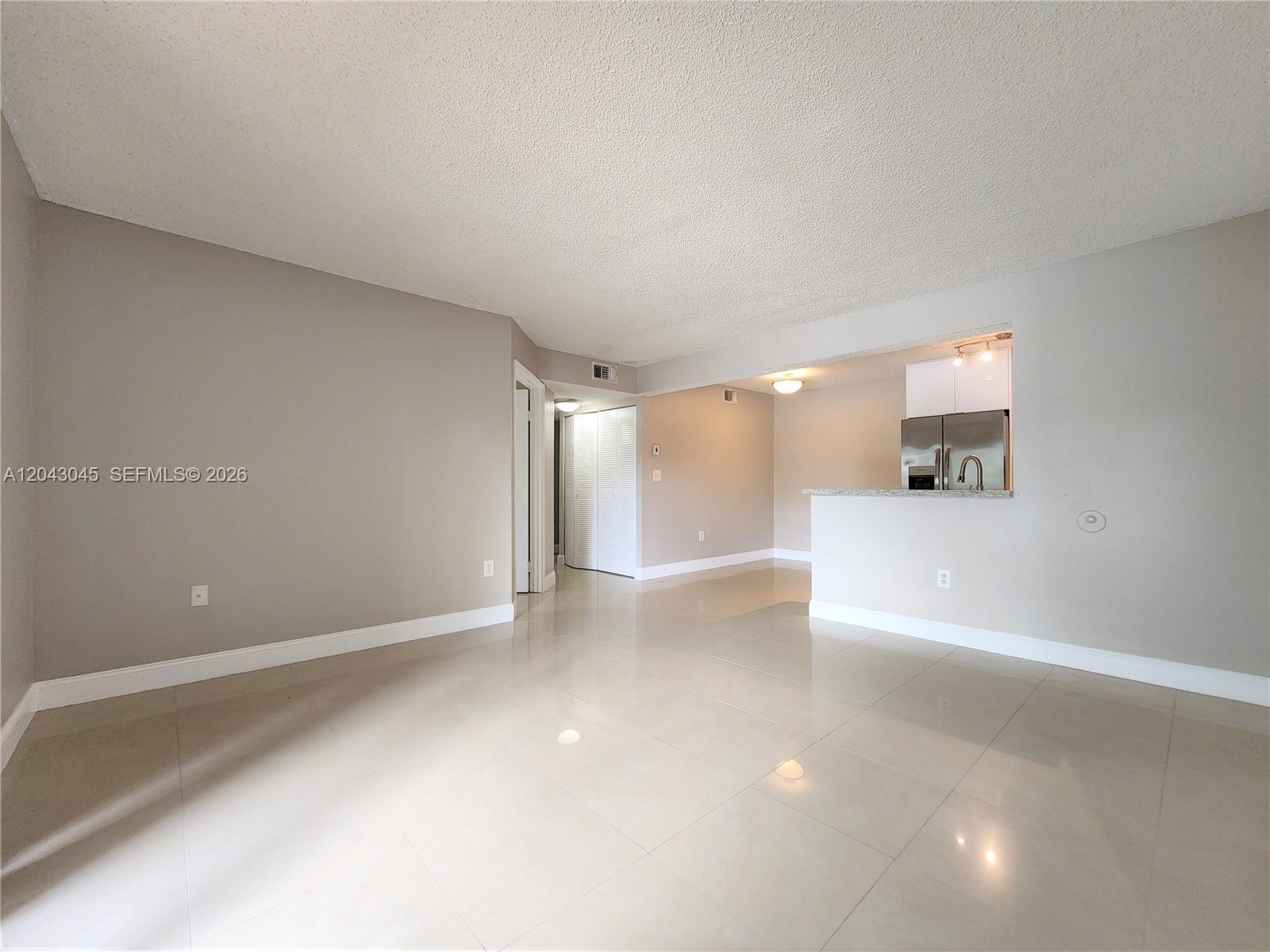 251 Palm Cir W # 204, Pembroke Pines FL 33025 photo 3