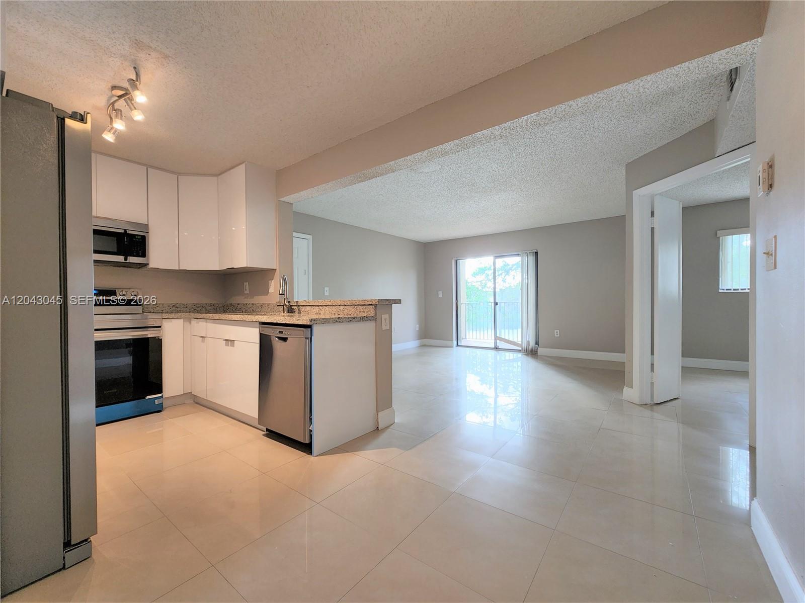 251 Palm Cir W # 204, Pembroke Pines FL 33025 photo 5