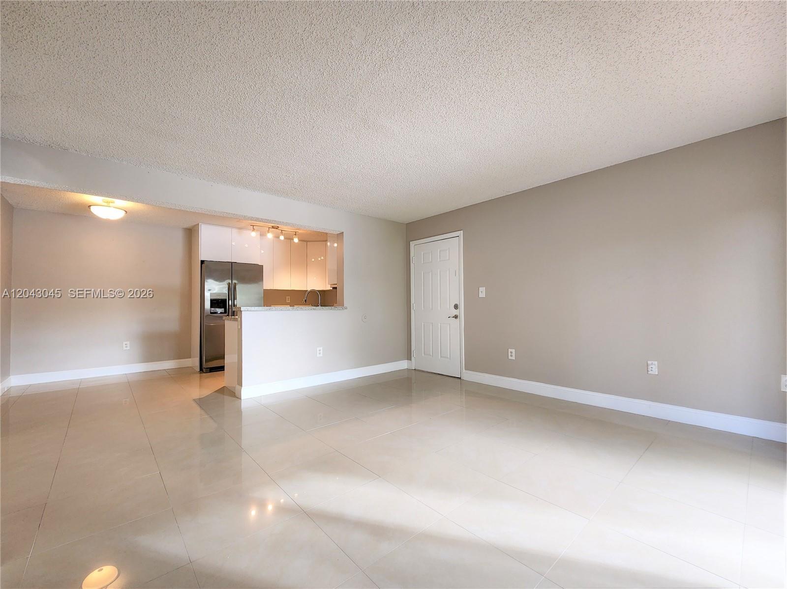 251 Palm Cir W # 204, Pembroke Pines FL 33025 photo 4