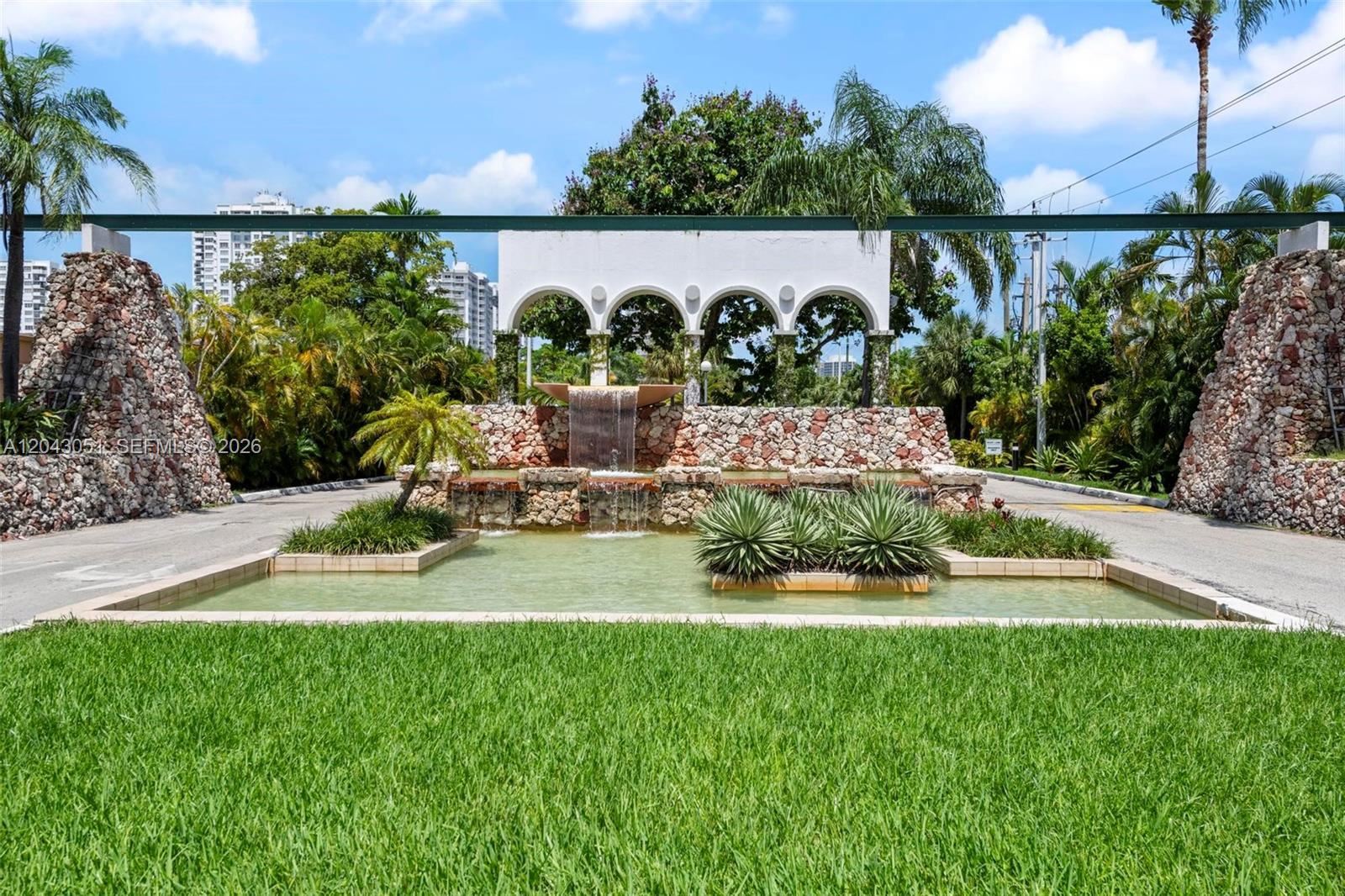 18061 Biscayne Blvd # 303, Aventura FL 33160 photo 2