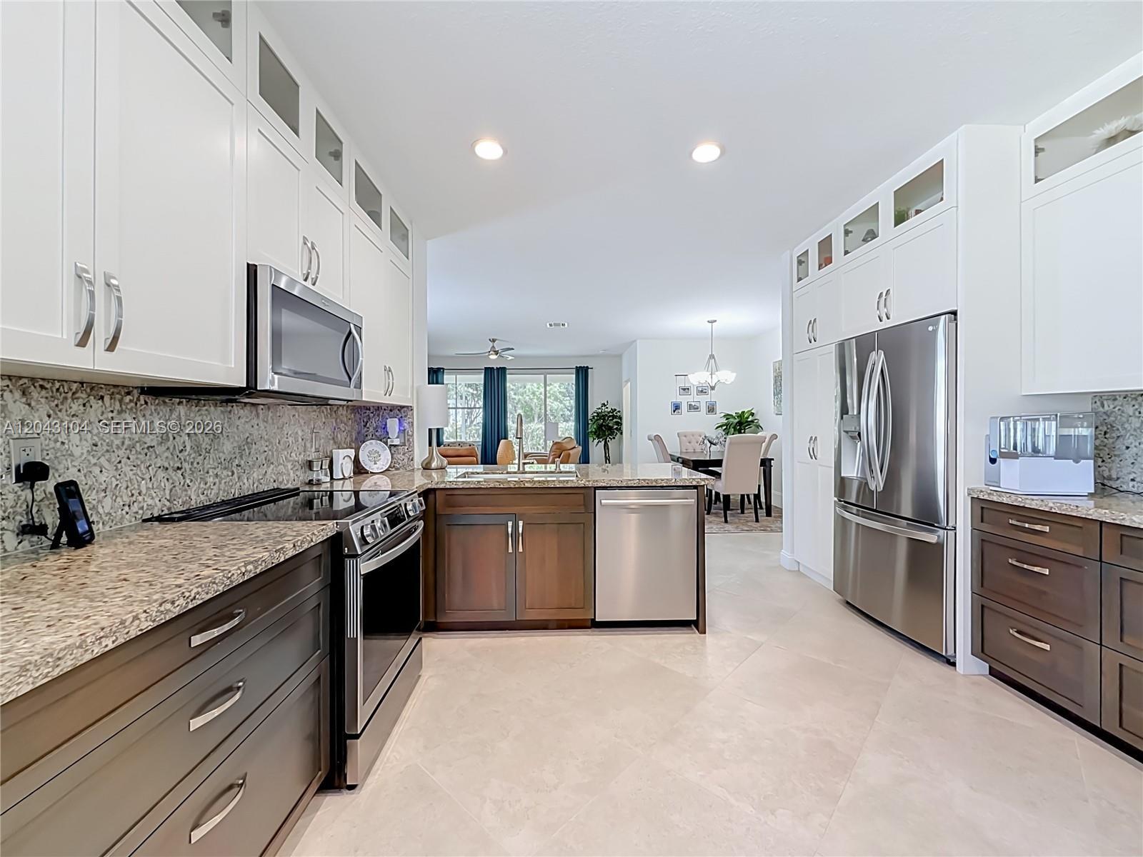 1556 Winterberry Ln, Weston FL 33327